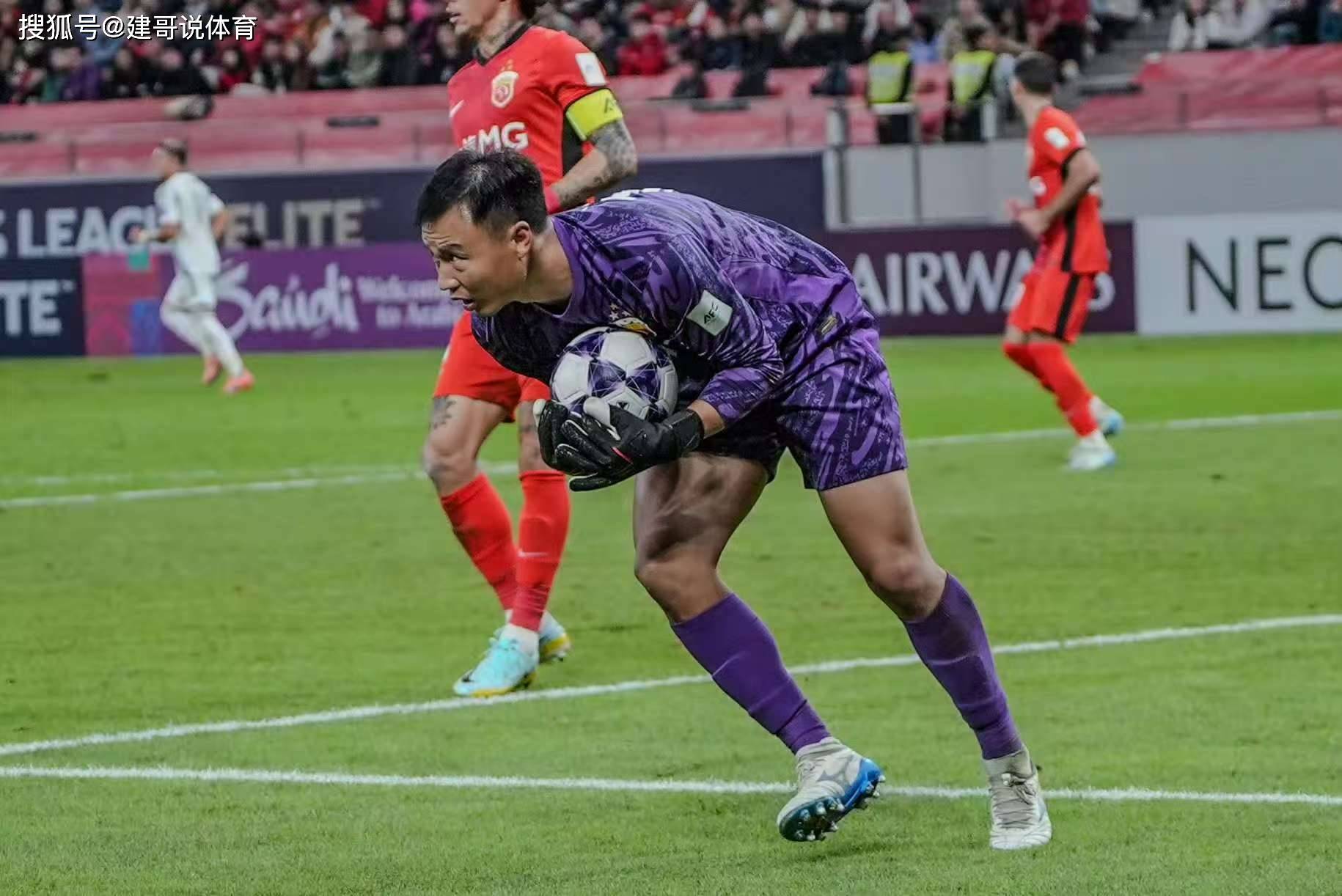 上海海港冲刺阶段外线爆发，志在欧冠名次提升，底气十足，团队化学反应显著的简单介绍