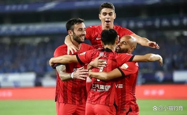 上海海港冲刺阶段外线爆发，志在欧冠名次提升，底气十足，团队化学反应显著的简单介绍