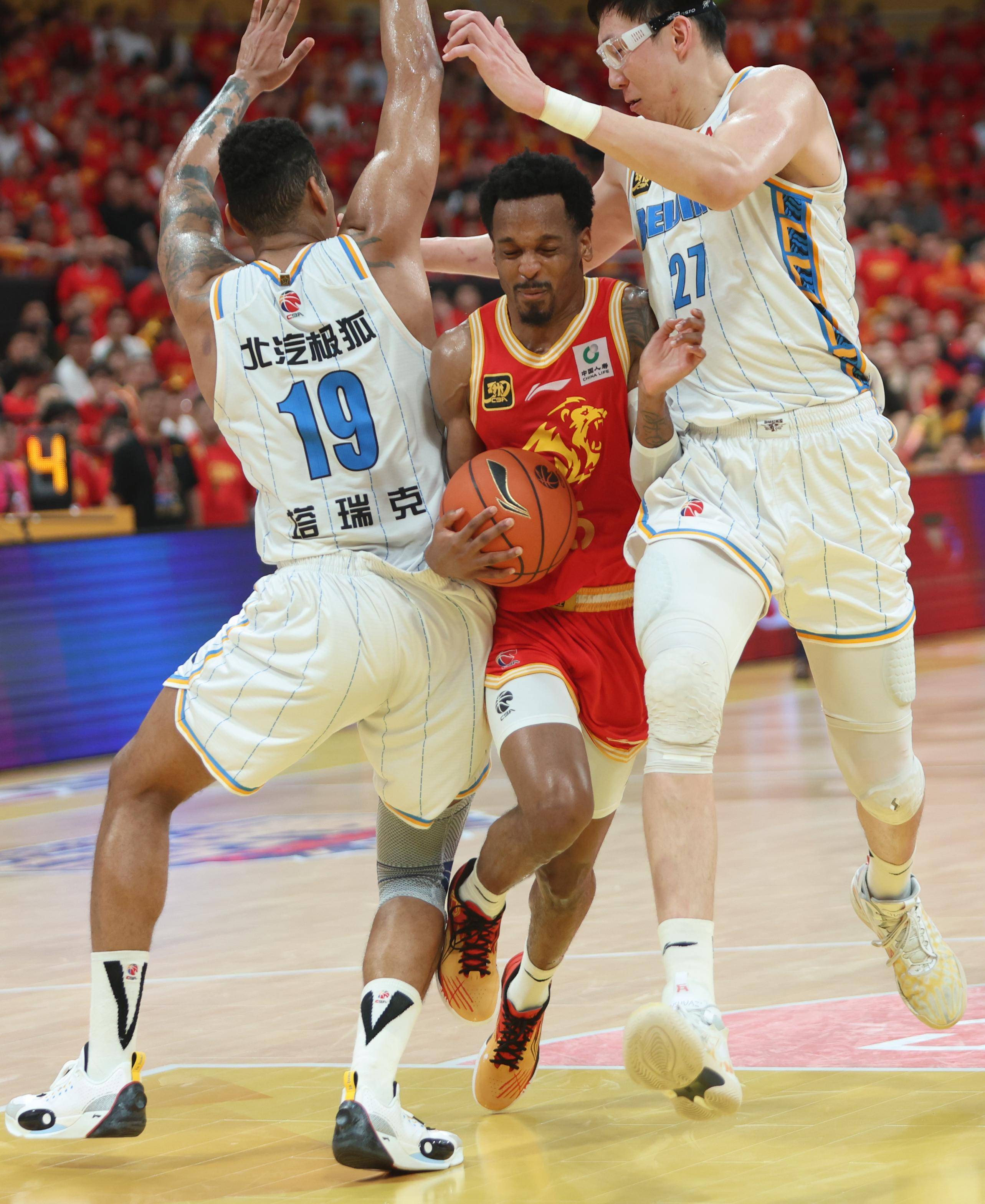 南宫28官方网站-CBA季后赛今晚再迎强敌，上海海港临场应变，主帅态度——底气十足，赛季目标并未改变的简单介绍